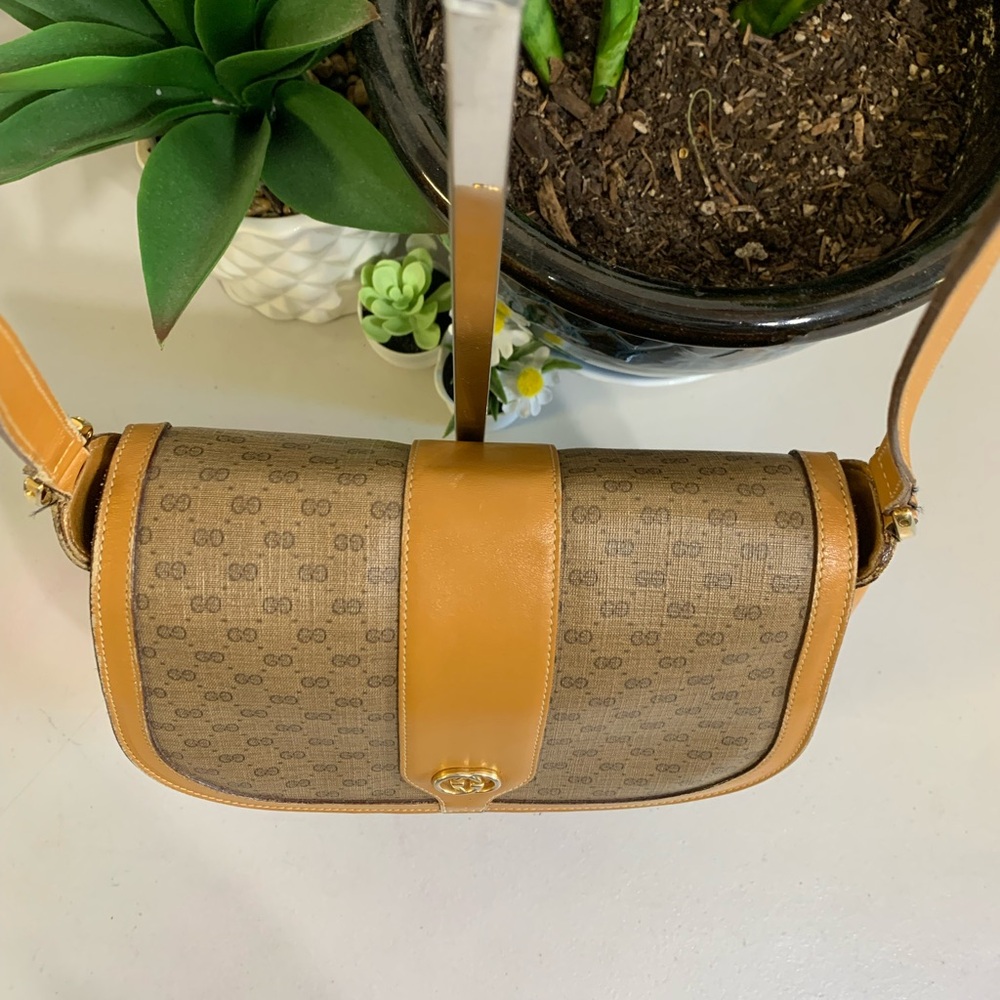 👜💕 Vintage GUCCI Crossbody Tan Leather Bag - Picture 5 of 13